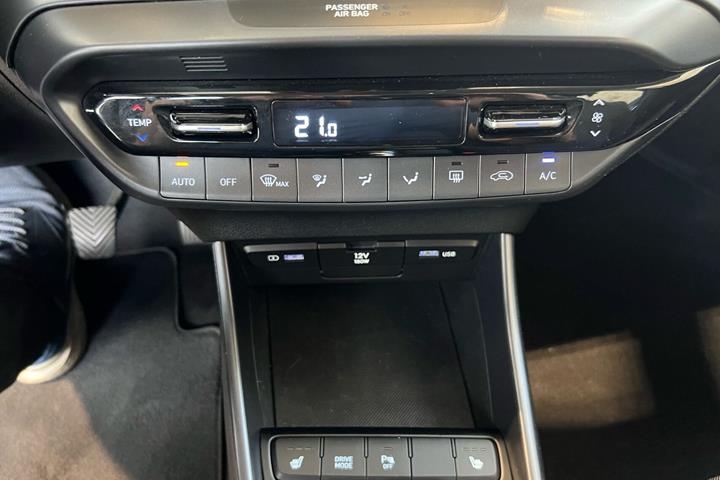 Rød Hyundai i20 fra 2021