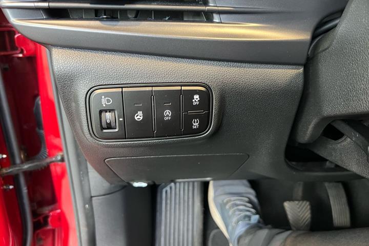 Rød Hyundai i20 fra 2021