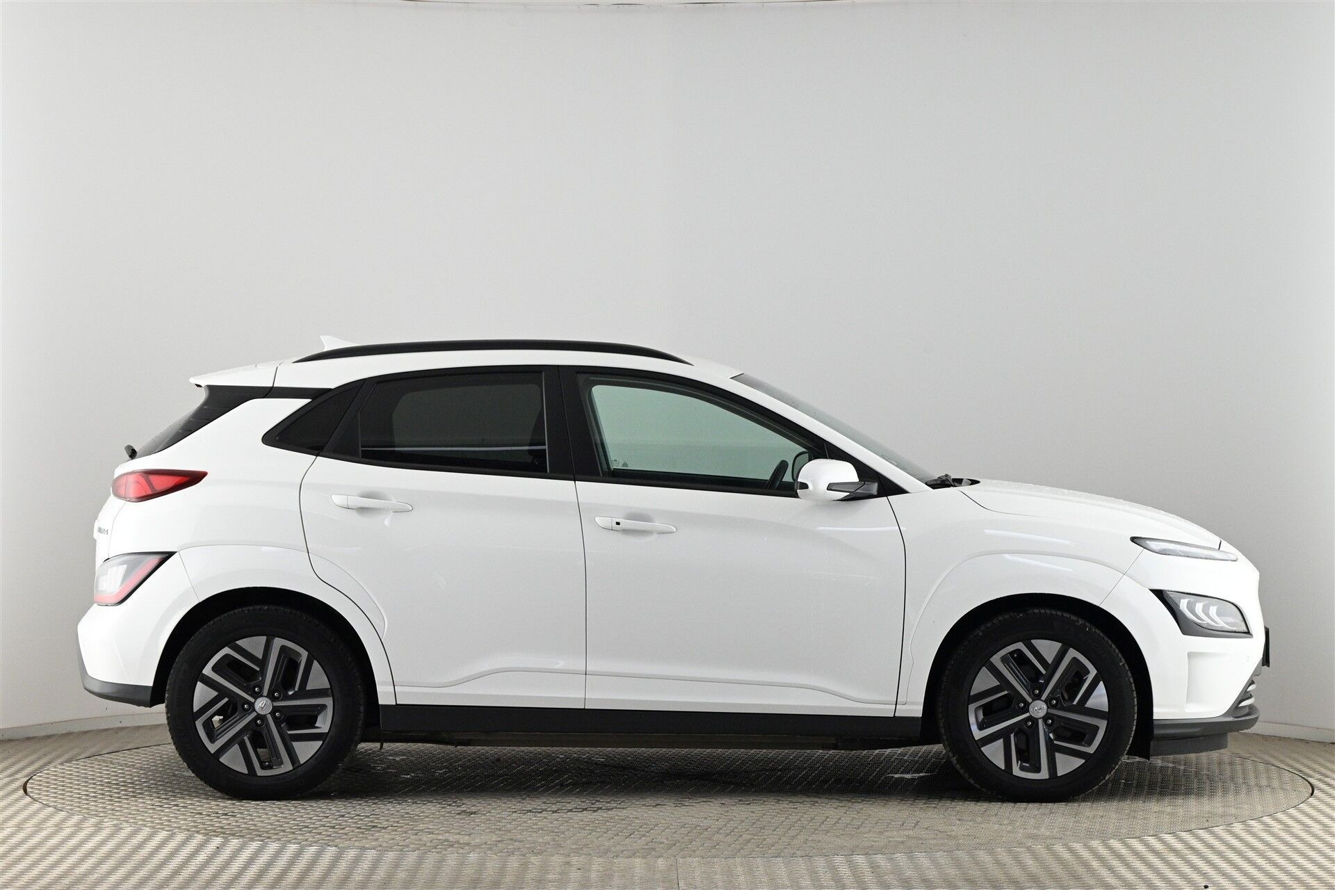 Hvid Hyundai Kona fra 2023