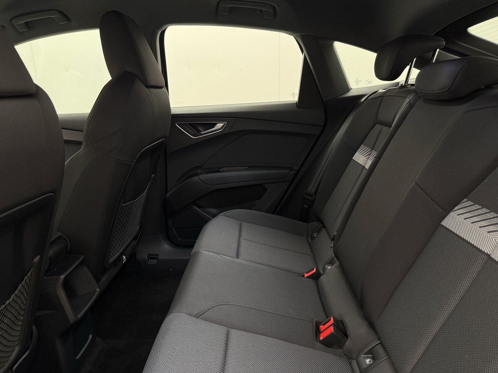 Blå Audi Q4 fra 2024