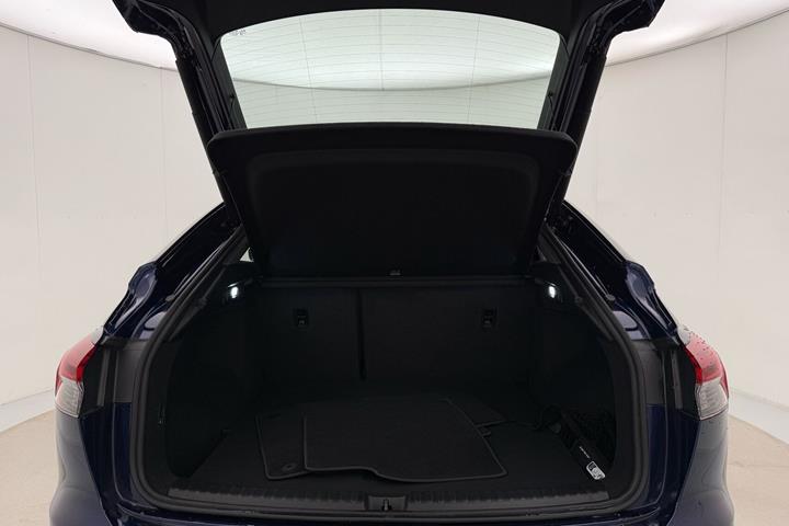 Blå Audi Q4 fra 2024