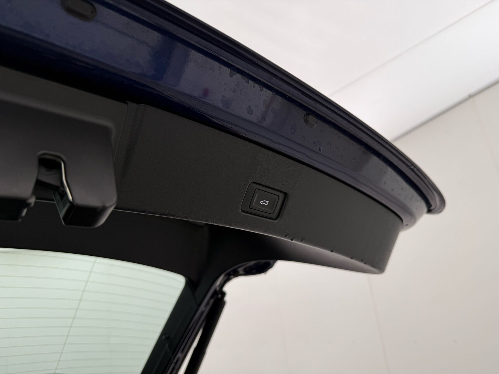 Blå Audi Q4 fra 2024