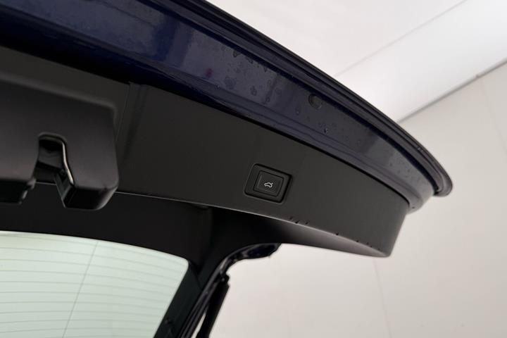 Blå Audi Q4 fra 2024