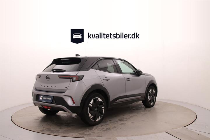 Sølv Opel Mokka-e fra 2025
