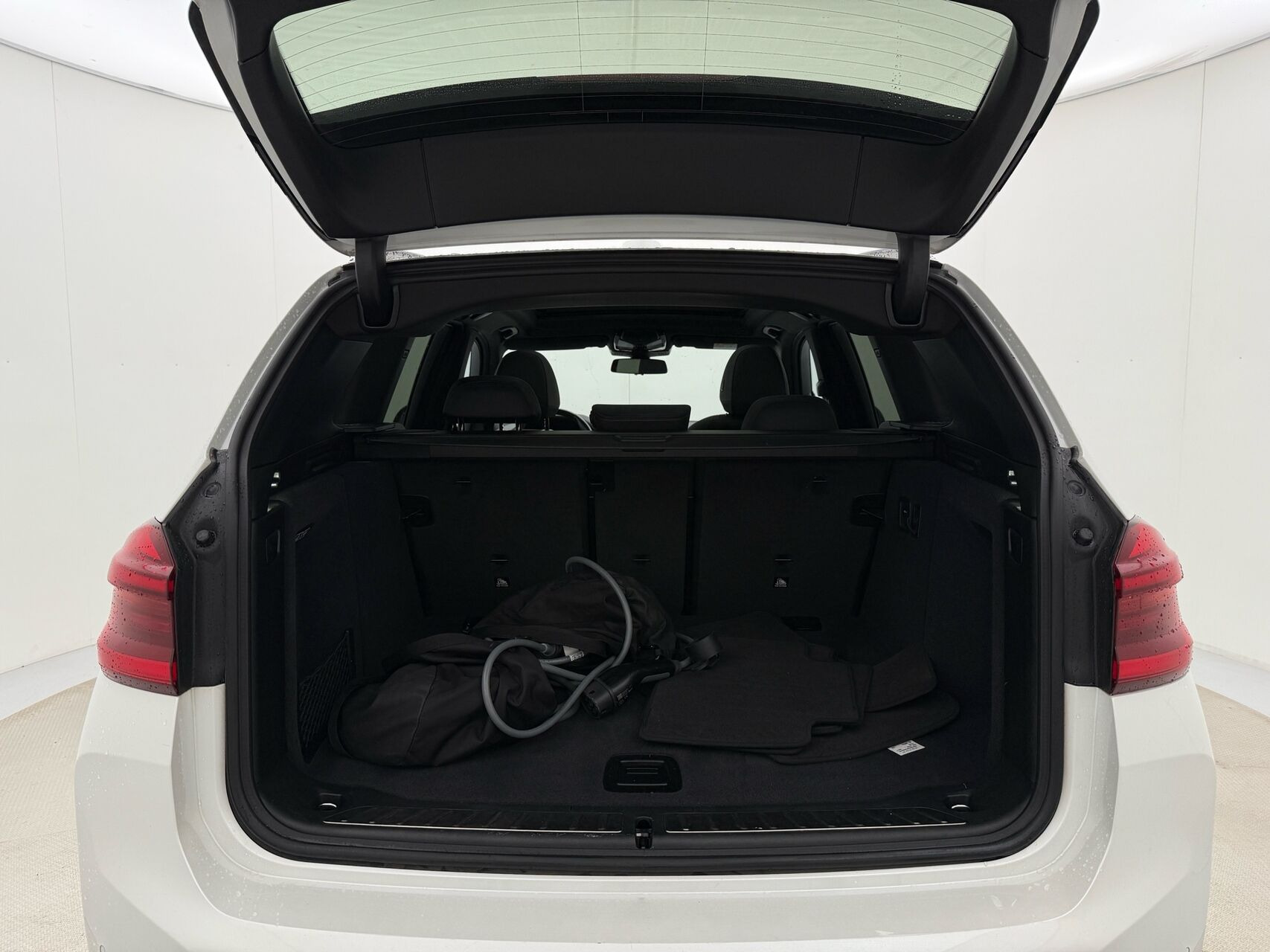 Hvid BMW iX3 fra 2022
