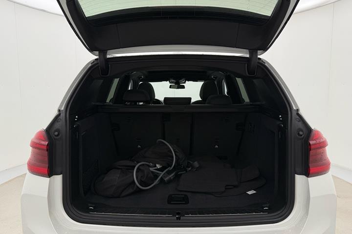 Hvid BMW iX3 fra 2022