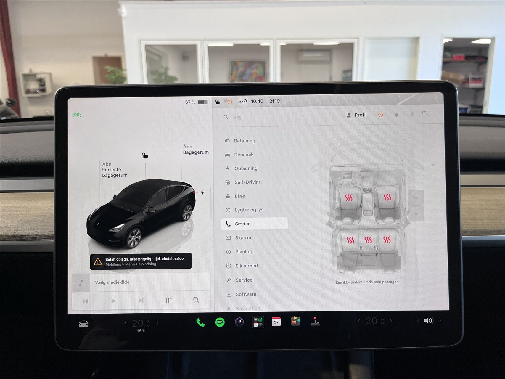 Sort Tesla Model Y fra 2023