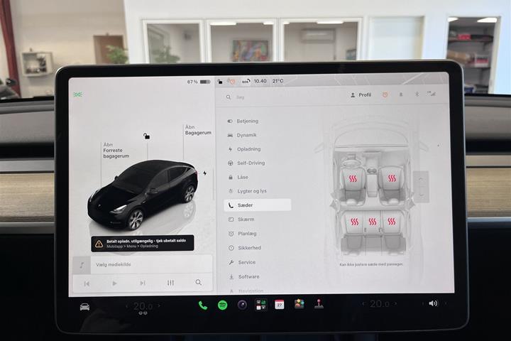 Sort Tesla Model Y fra 2023
