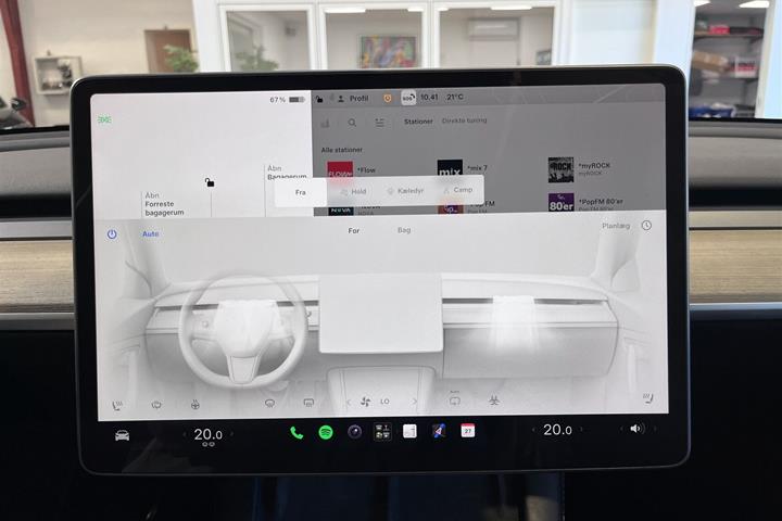 Sort Tesla Model Y fra 2023