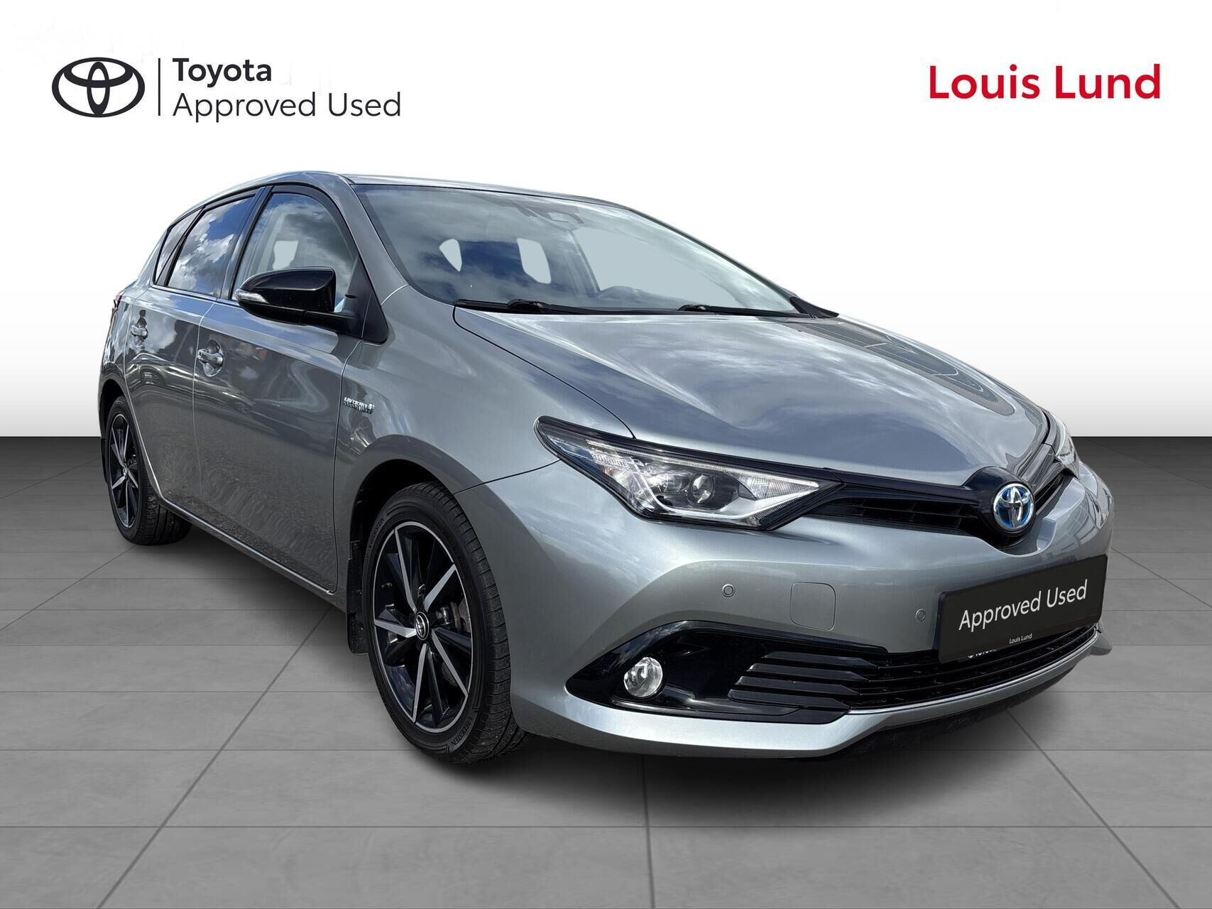 Grå Toyota Auris fra 2018