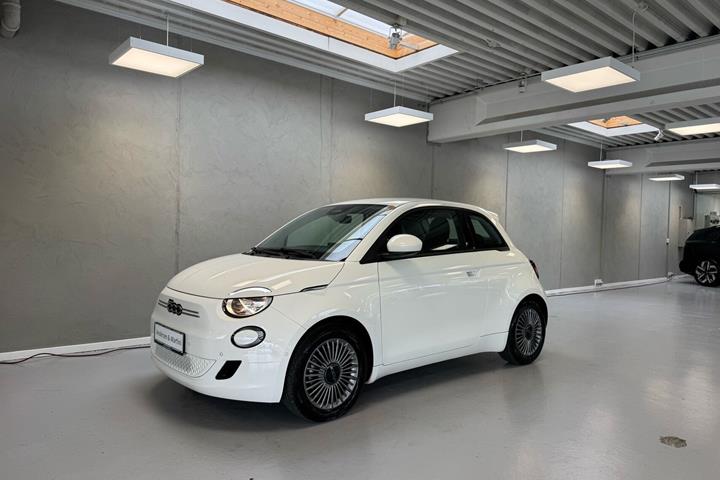 Hvid Fiat 500e fra 2023