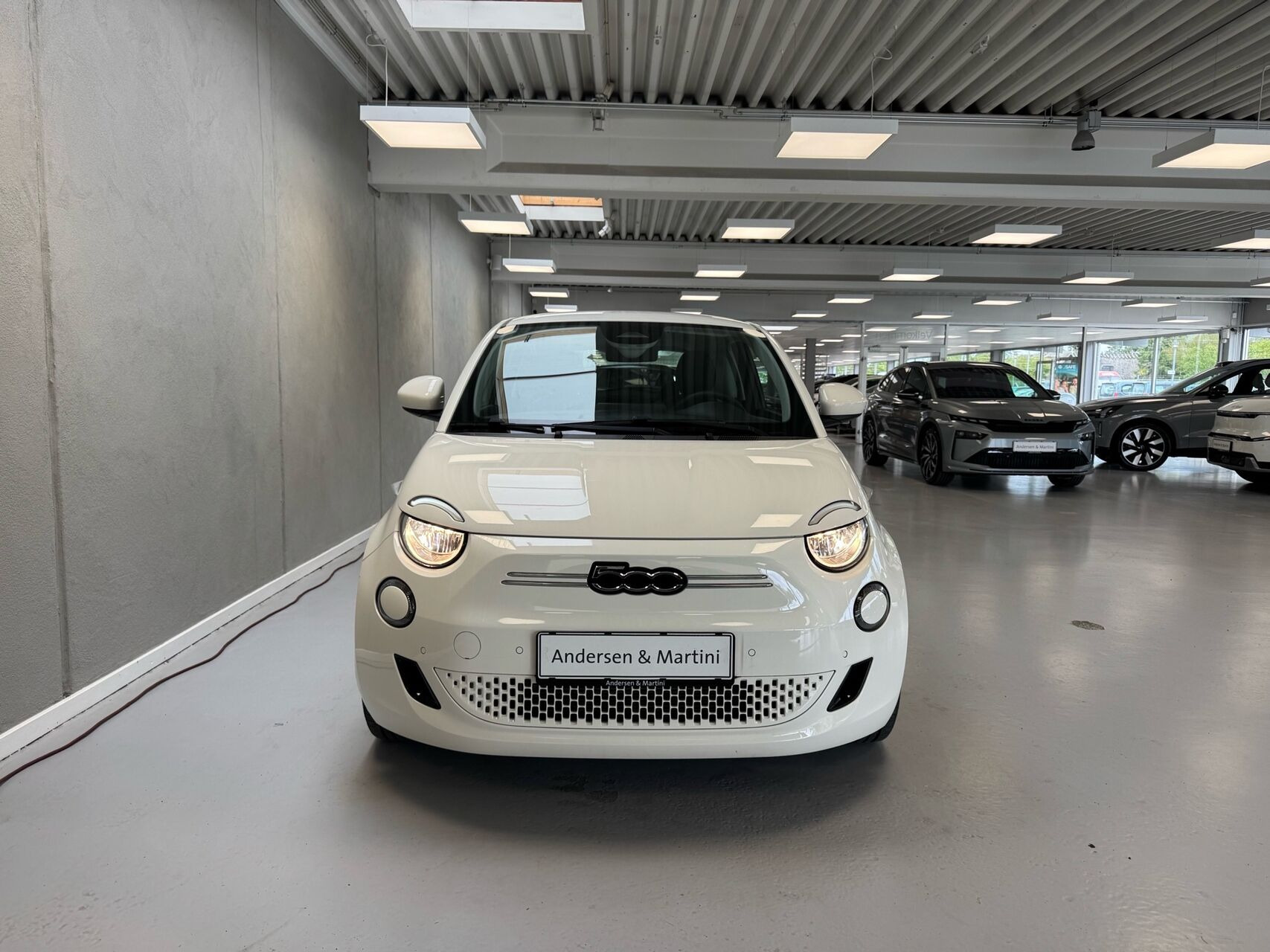 Hvid Fiat 500e fra 2023
