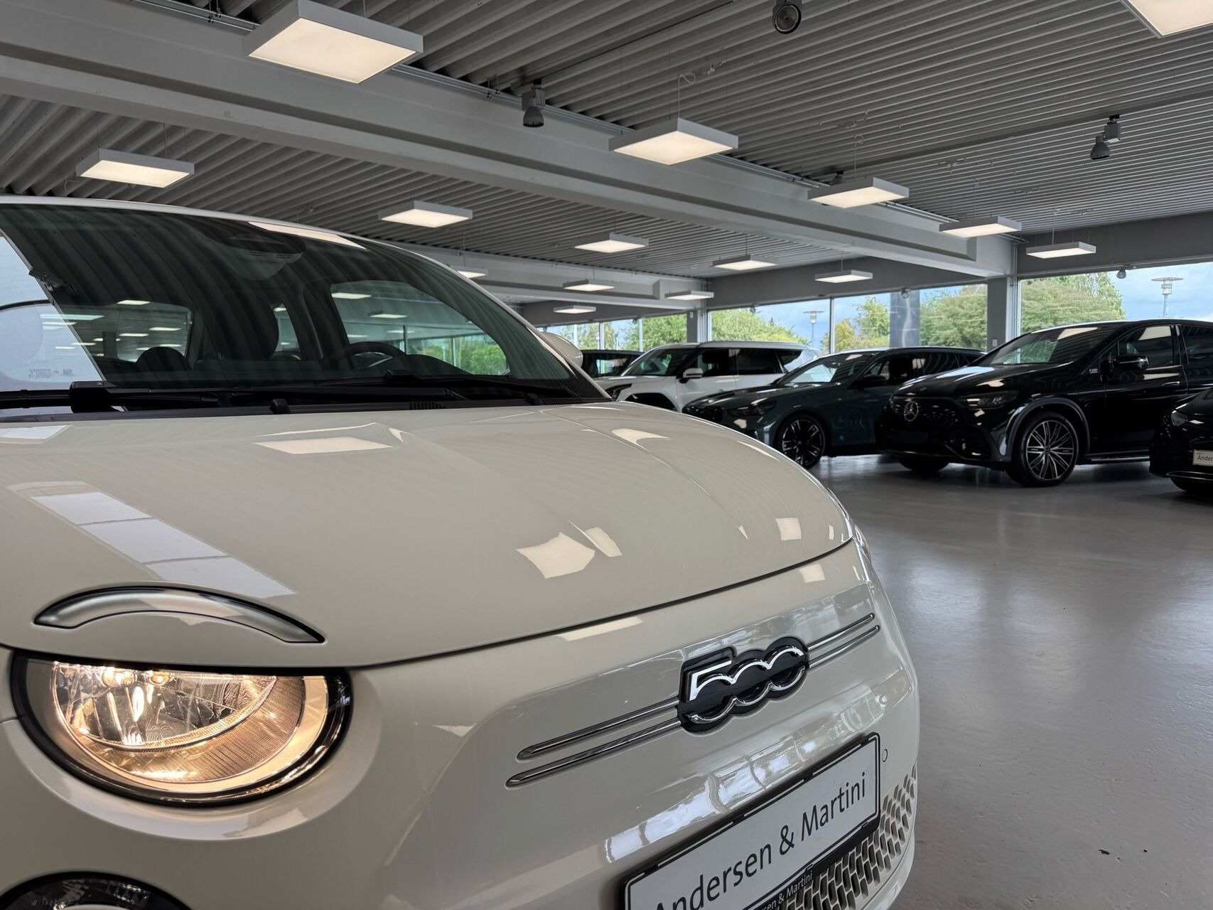 Hvid Fiat 500e fra 2023