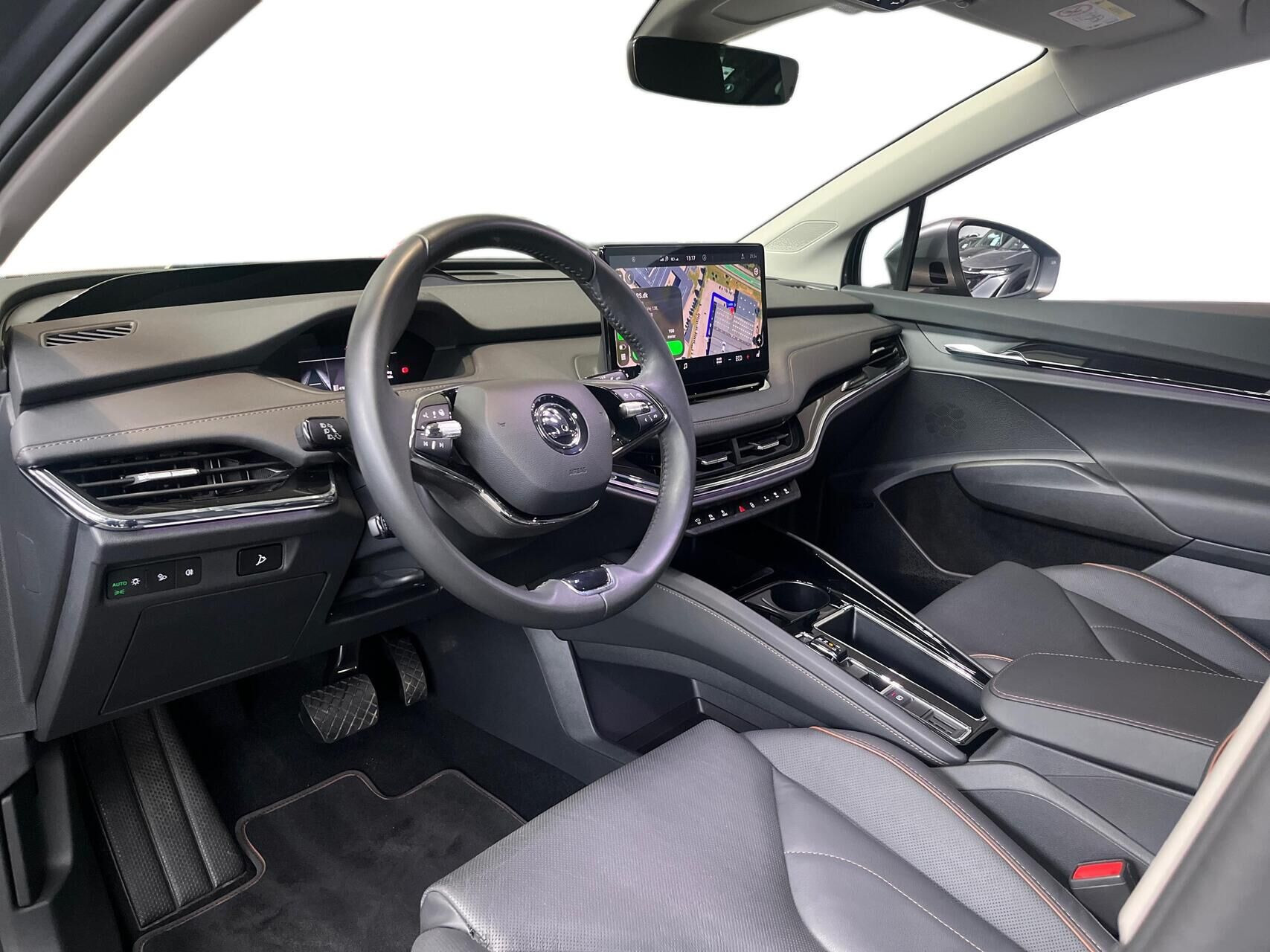 Grå Skoda Enyaq fra 2023