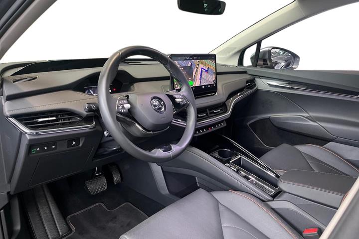 Grå Skoda Enyaq fra 2023