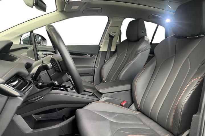 Grå Skoda Enyaq fra 2023