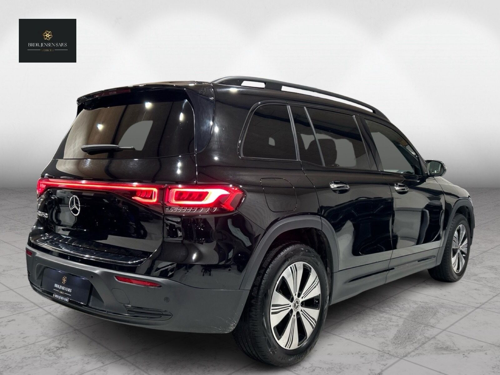 Sort Mercedes EQB250+ fra 2023