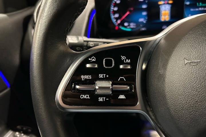 Sort Mercedes EQB250+ fra 2023