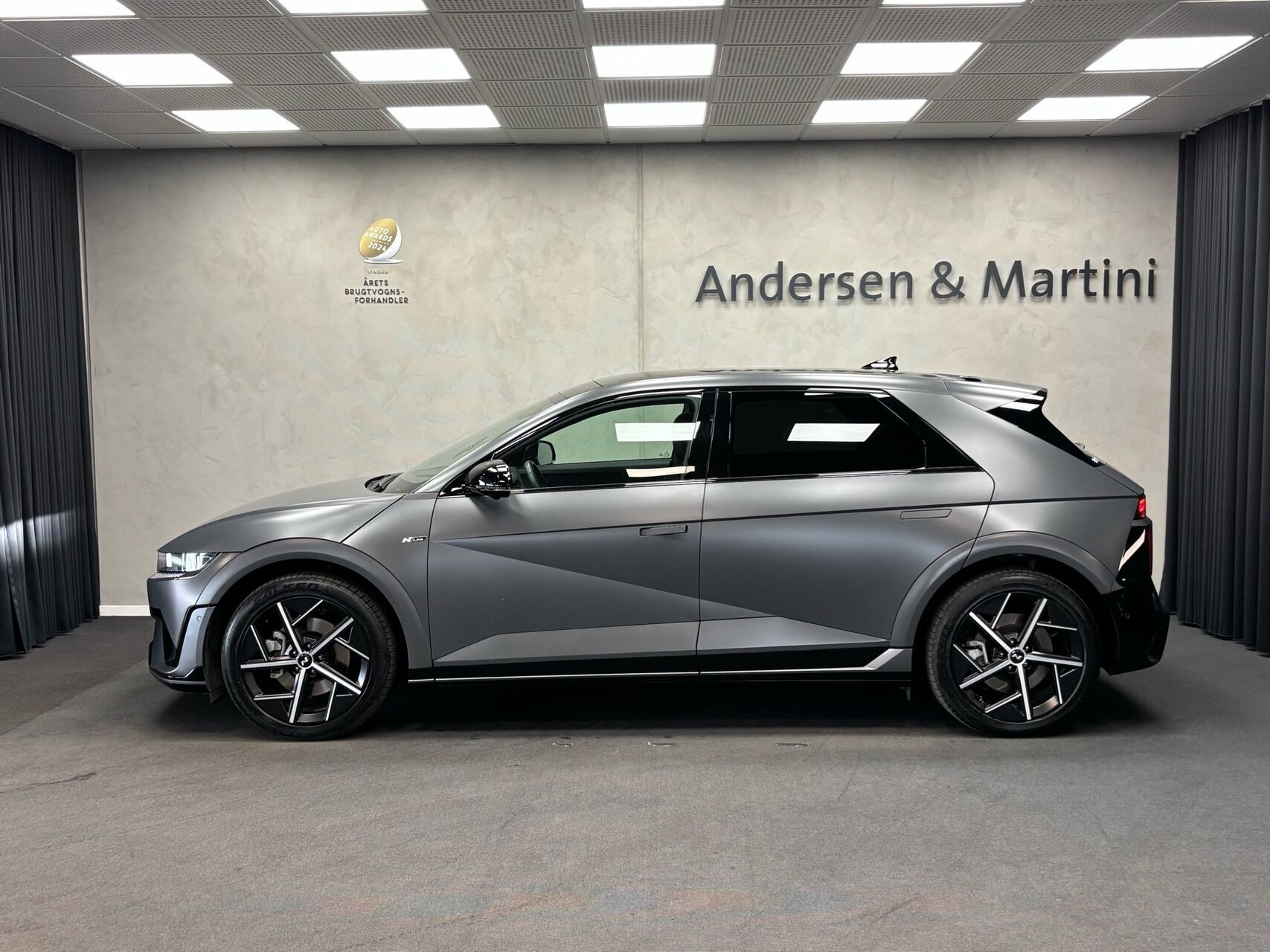 Grå Hyundai Ioniq 5 fra 2025