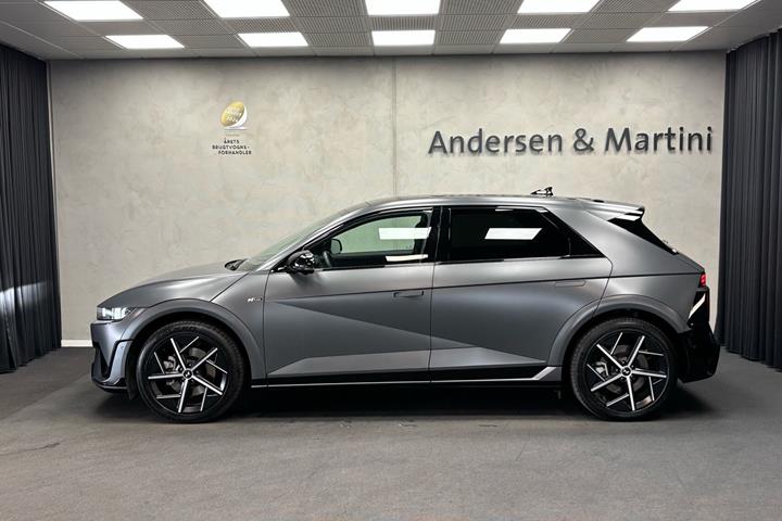 Grå Hyundai Ioniq 5 fra 2025