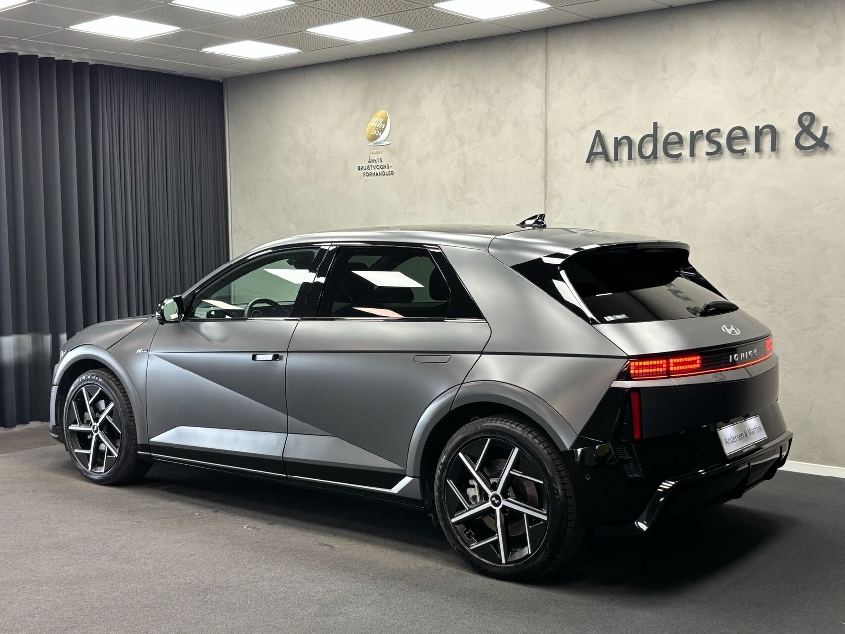 Grå Hyundai Ioniq 5 fra 2025