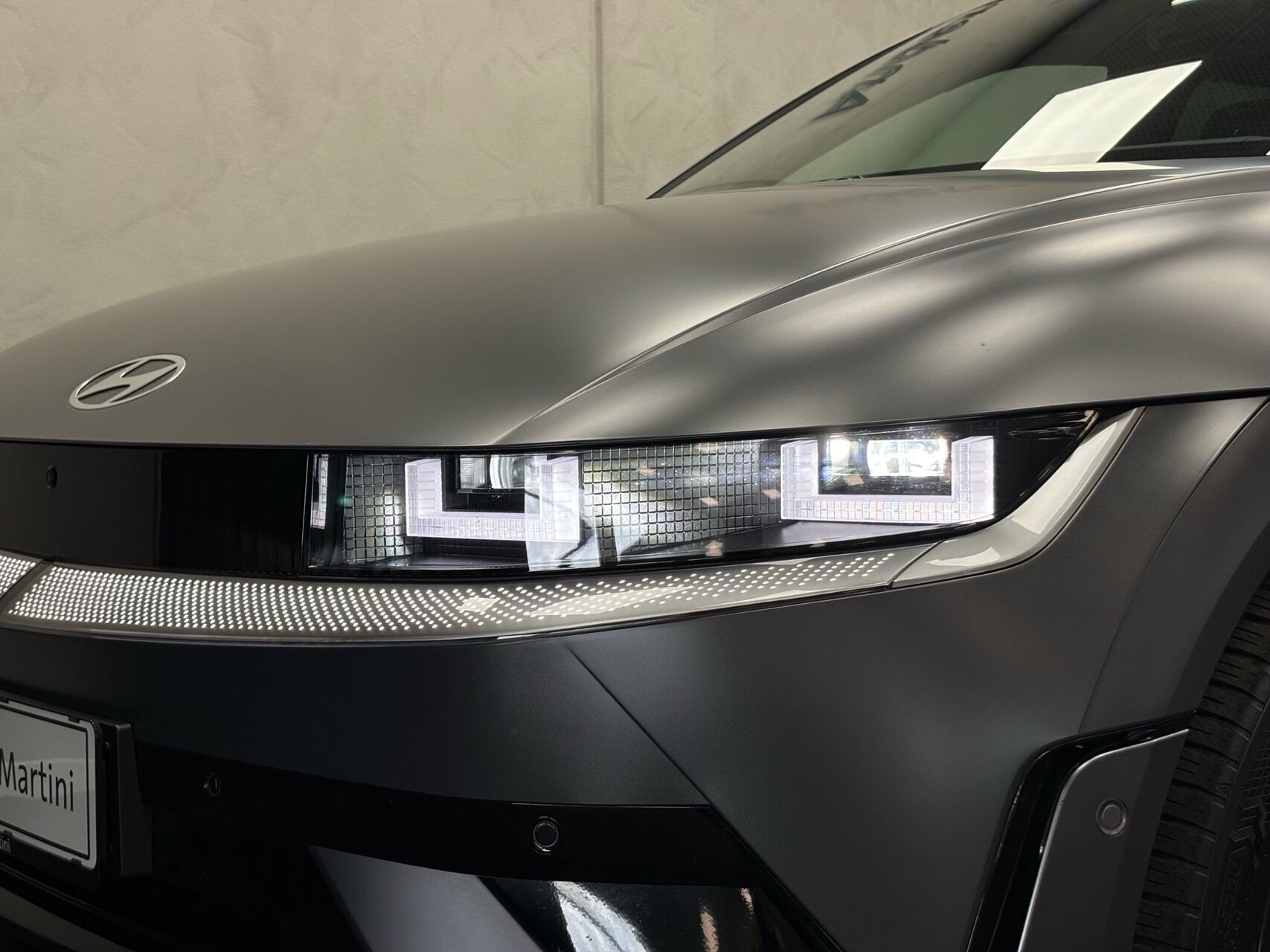 Grå Hyundai Ioniq 5 fra 2025