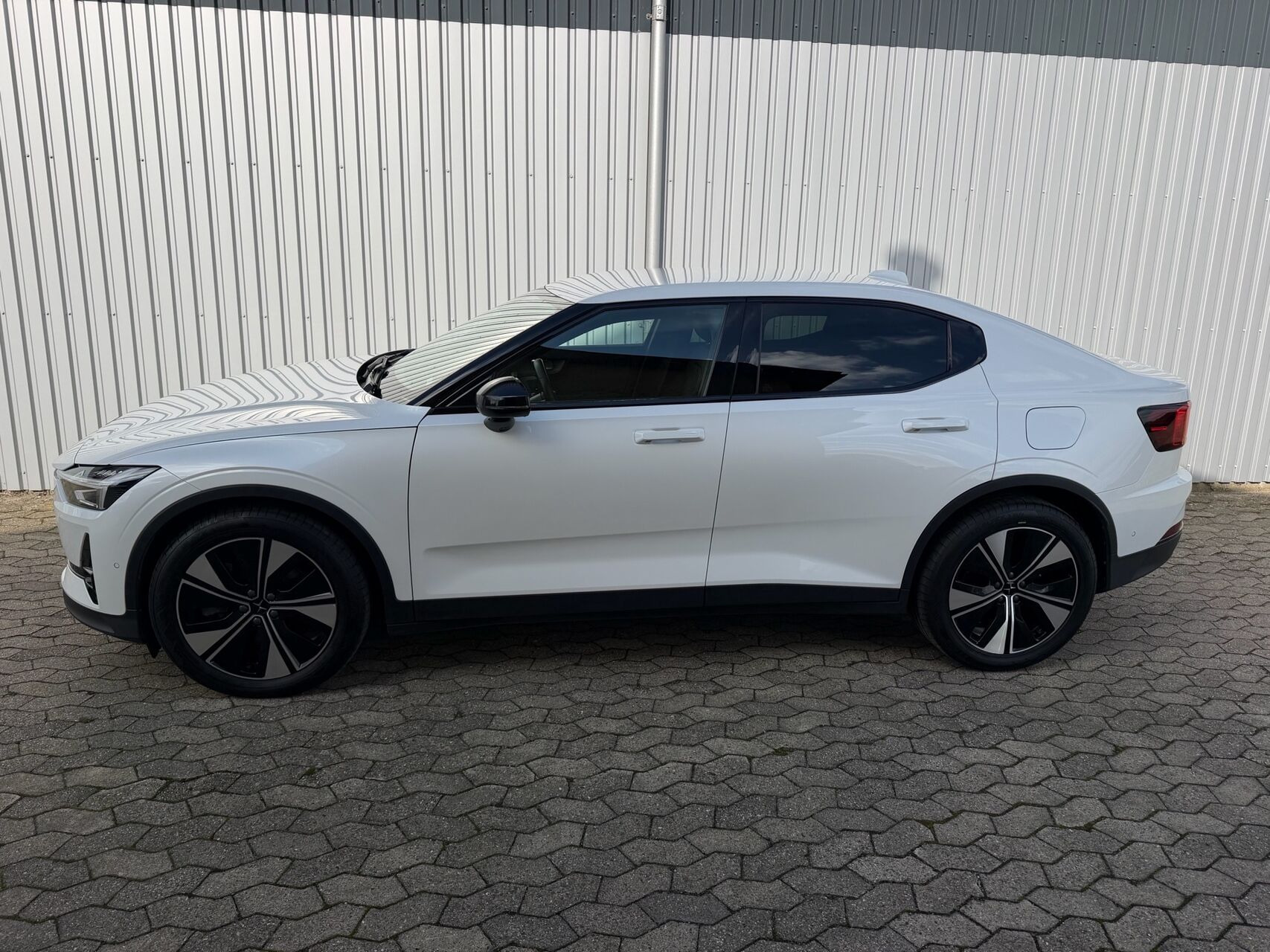 Hvid Polestar 2 fra 2023