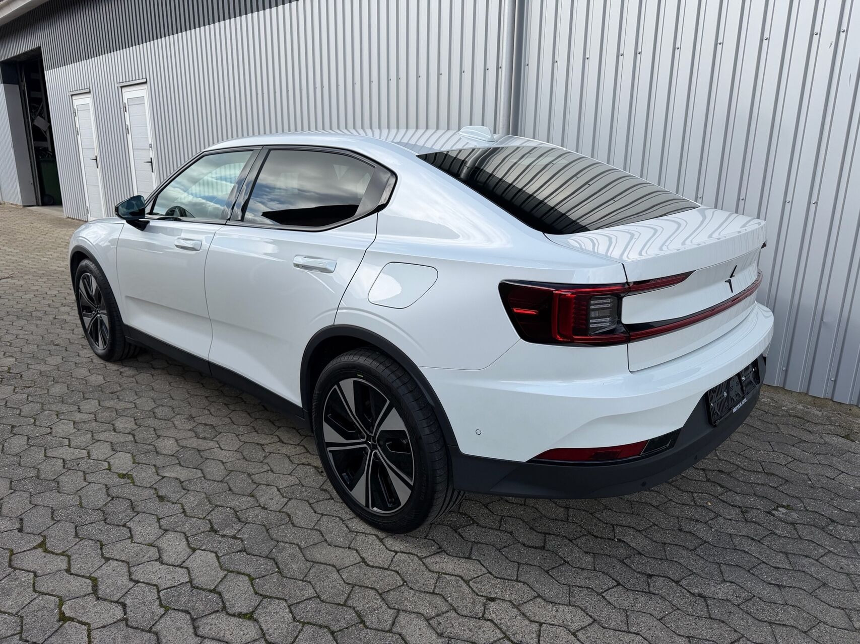 Hvid Polestar 2 fra 2023