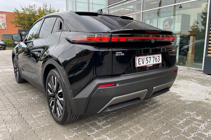 Sort Toyota Toyota C-HR+ fra 2026