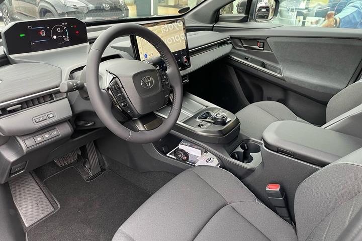 Sort Toyota Toyota C-HR+ fra 2026