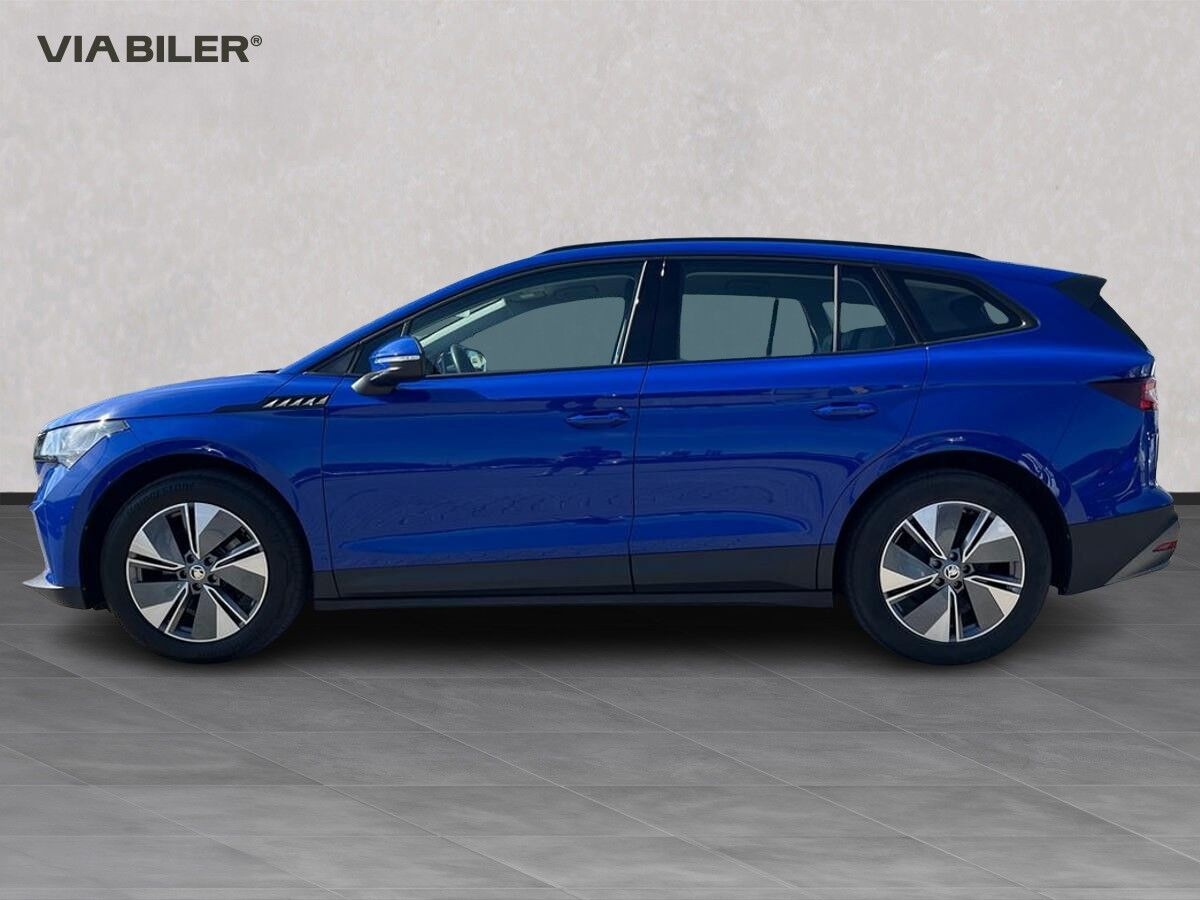 Blå Skoda Enyaq fra 2024