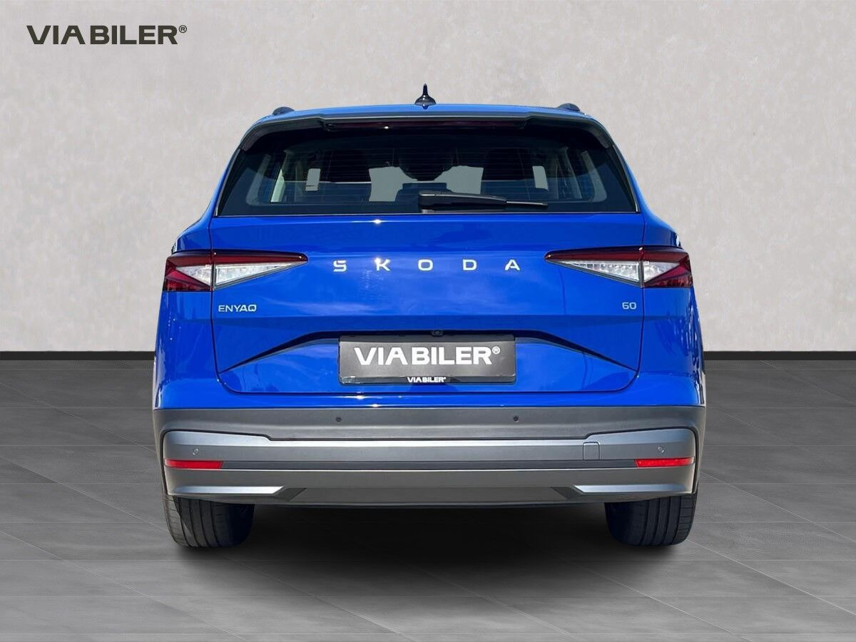 Blå Skoda Enyaq fra 2024