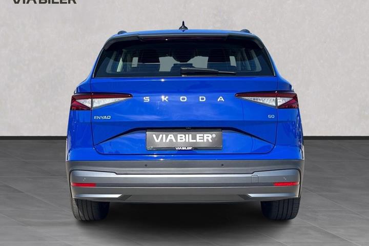 Blå Skoda Enyaq fra 2024