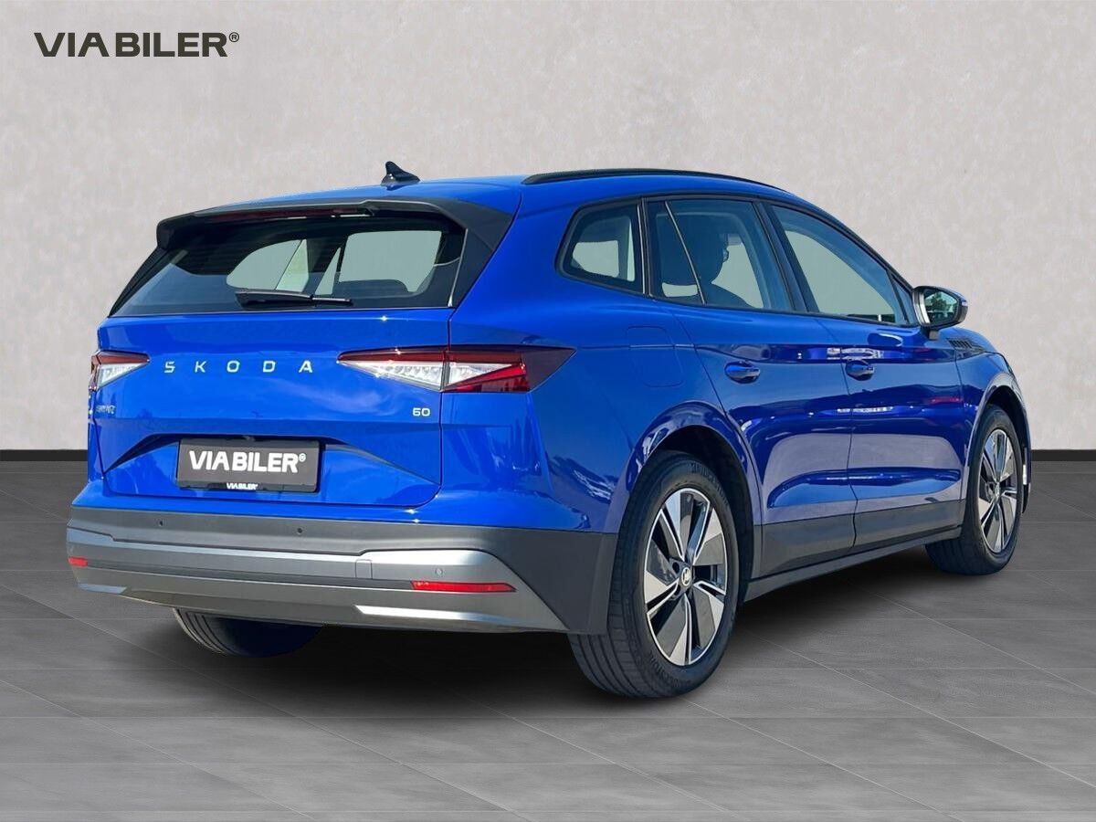 Blå Skoda Enyaq fra 2024