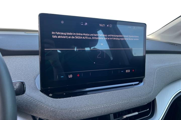 Blå Skoda Enyaq fra 2024