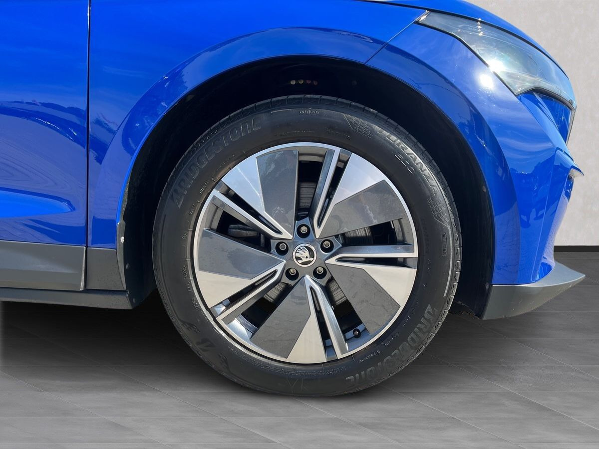 Blå Skoda Enyaq fra 2024