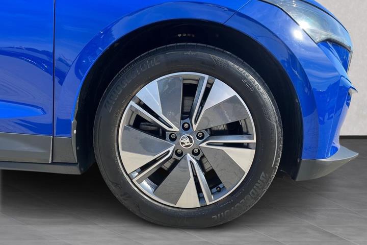 Blå Skoda Enyaq fra 2024