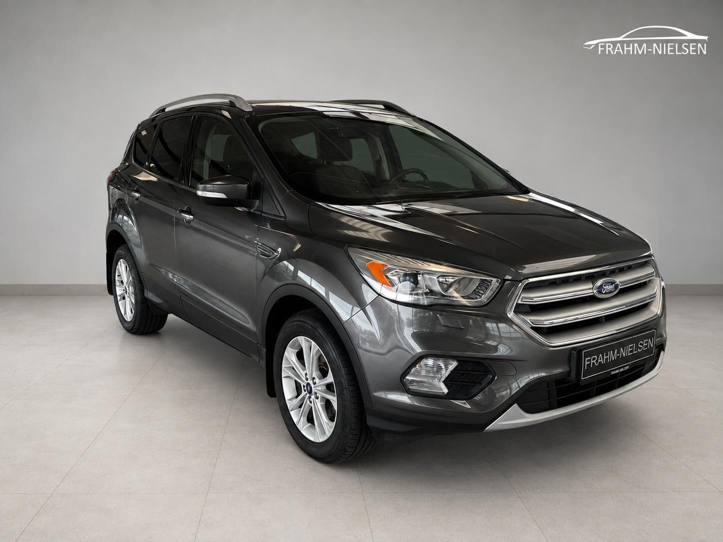Grå Ford Kuga fra 2017