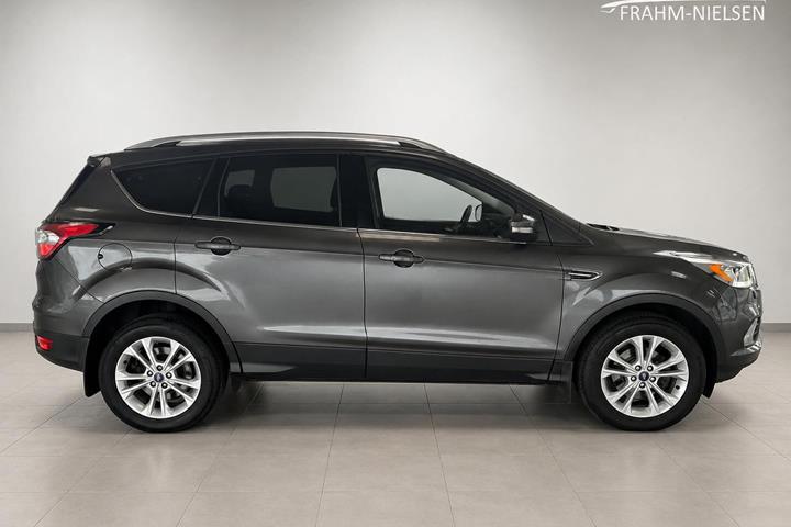 Grå Ford Kuga fra 2017