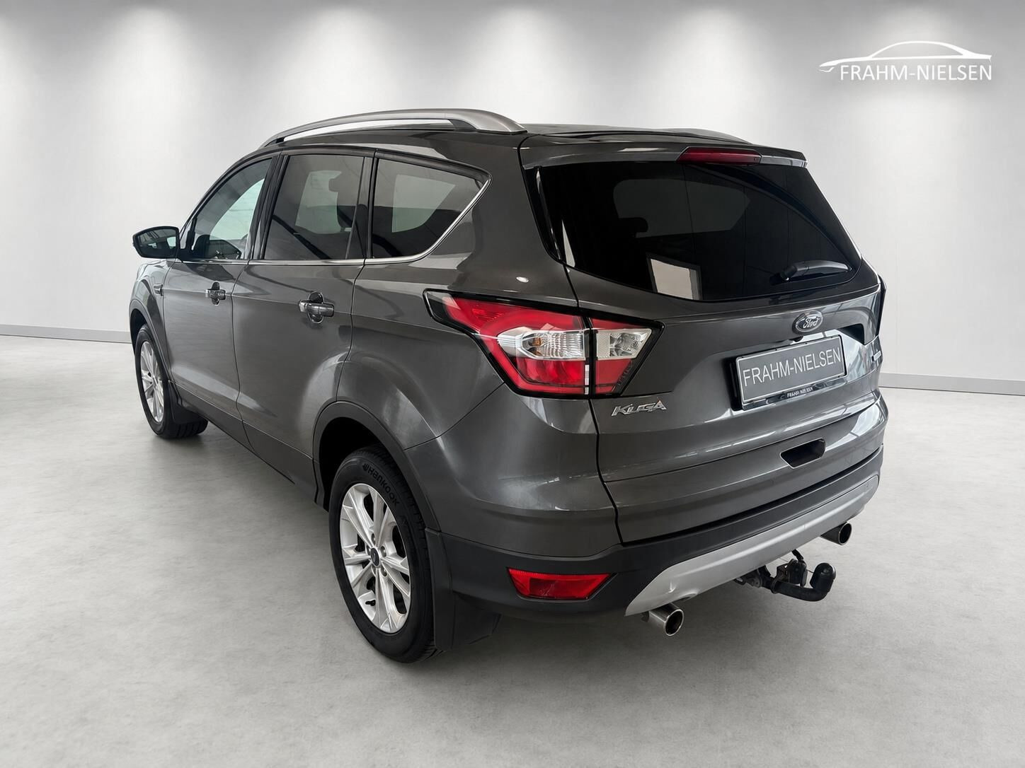 Grå Ford Kuga fra 2017