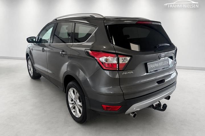 Grå Ford Kuga fra 2017