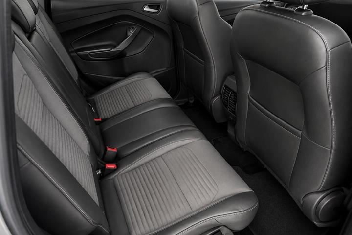 Grå Ford Kuga fra 2017