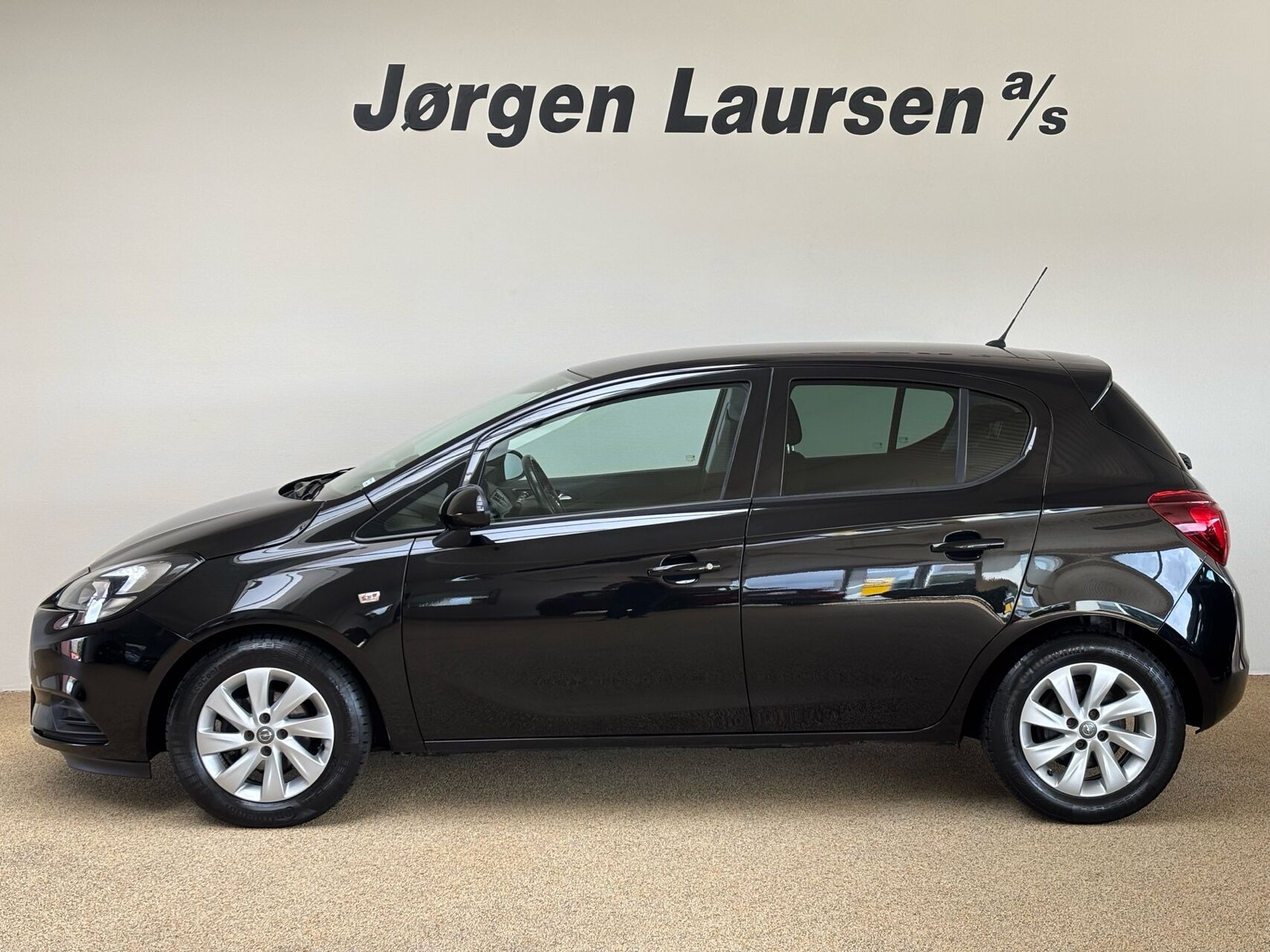 Sort Opel Corsa fra 2018