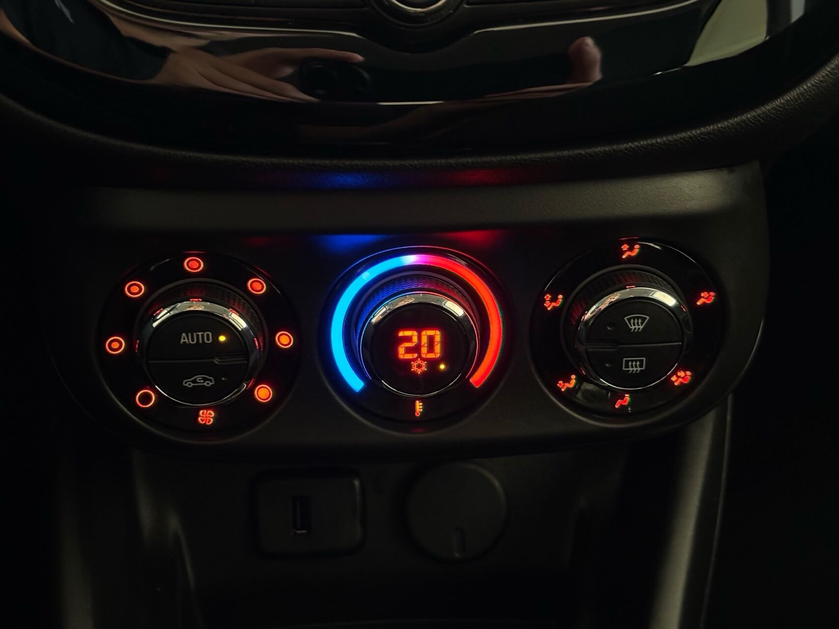 Sort Opel Corsa fra 2018
