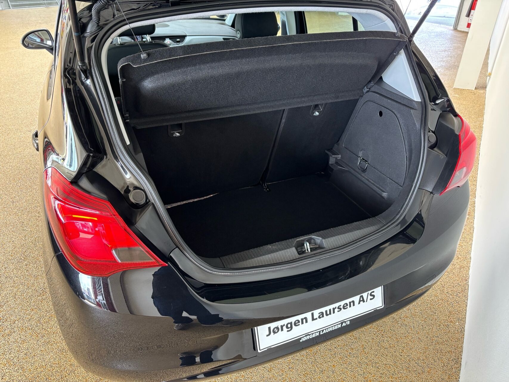Sort Opel Corsa fra 2018