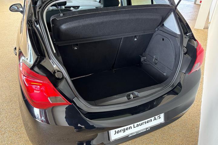 Sort Opel Corsa fra 2018