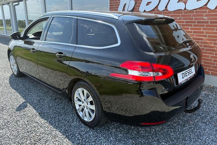 Sort Peugeot 308 fra 2019