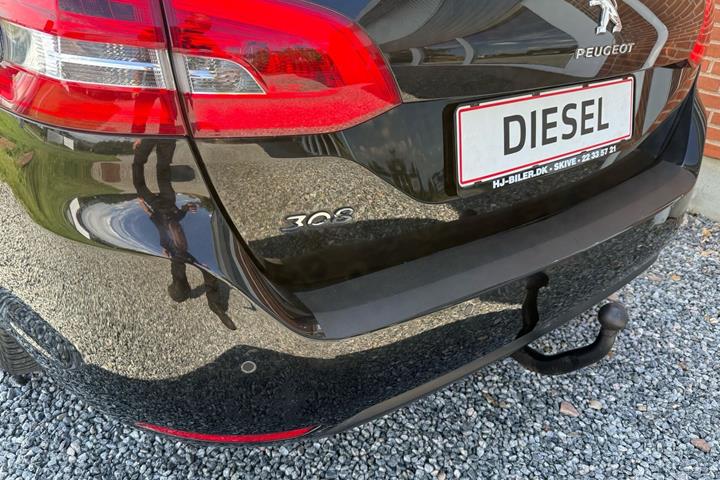 Sort Peugeot 308 fra 2019