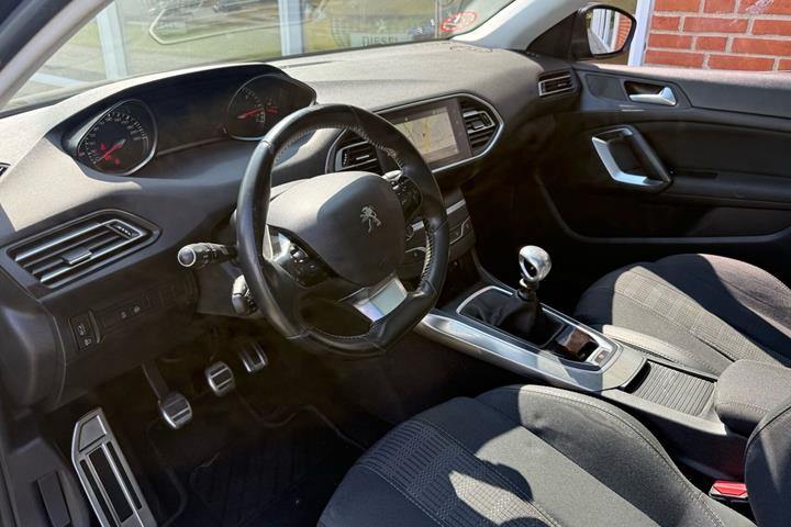 Sort Peugeot 308 fra 2019