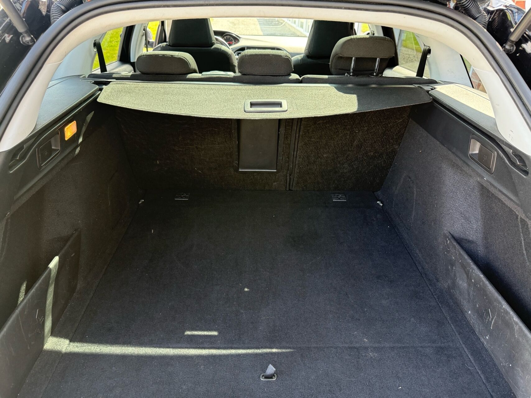 Sort Peugeot 308 fra 2019